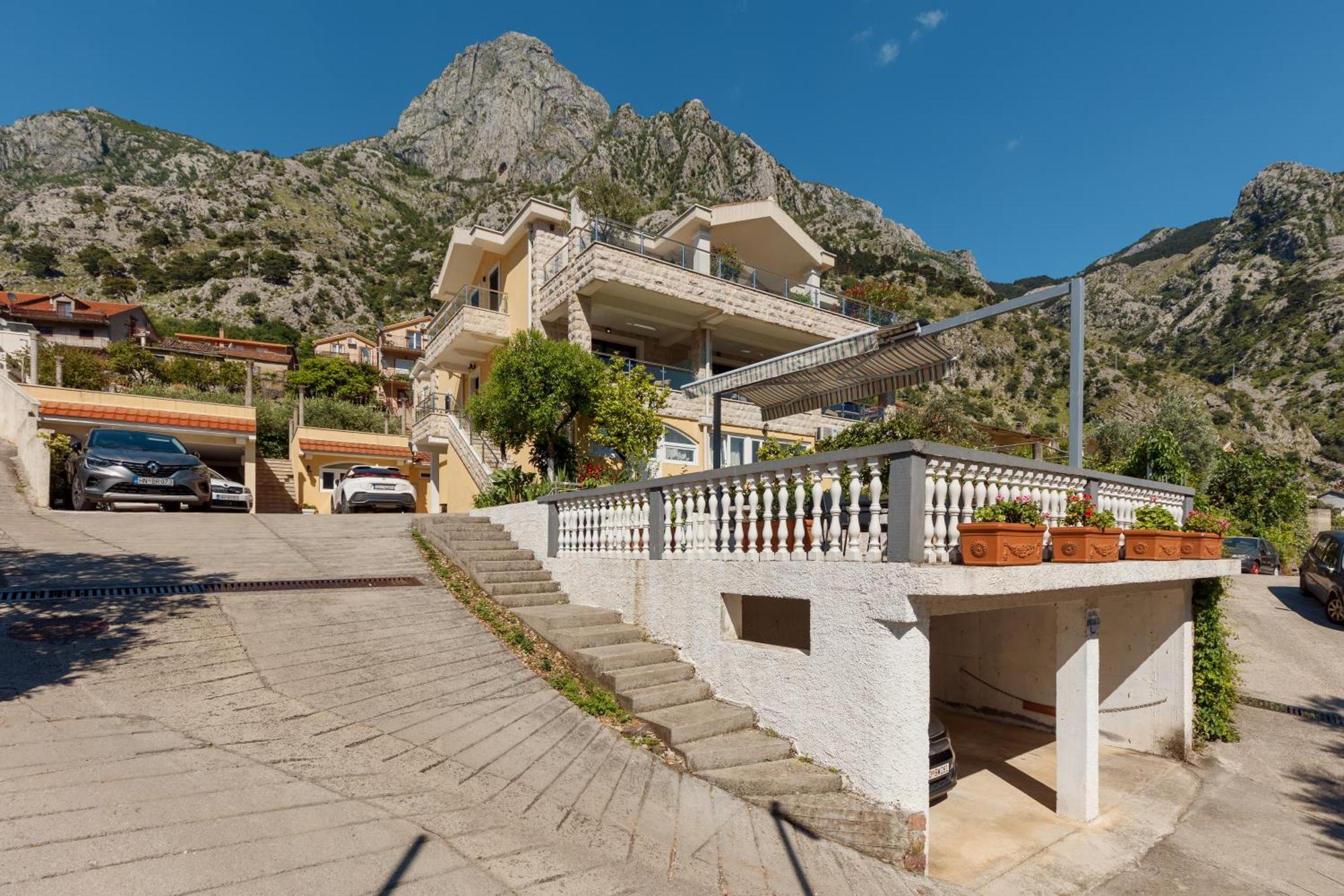 Apartments Los Olivos Kotor Exterior photo