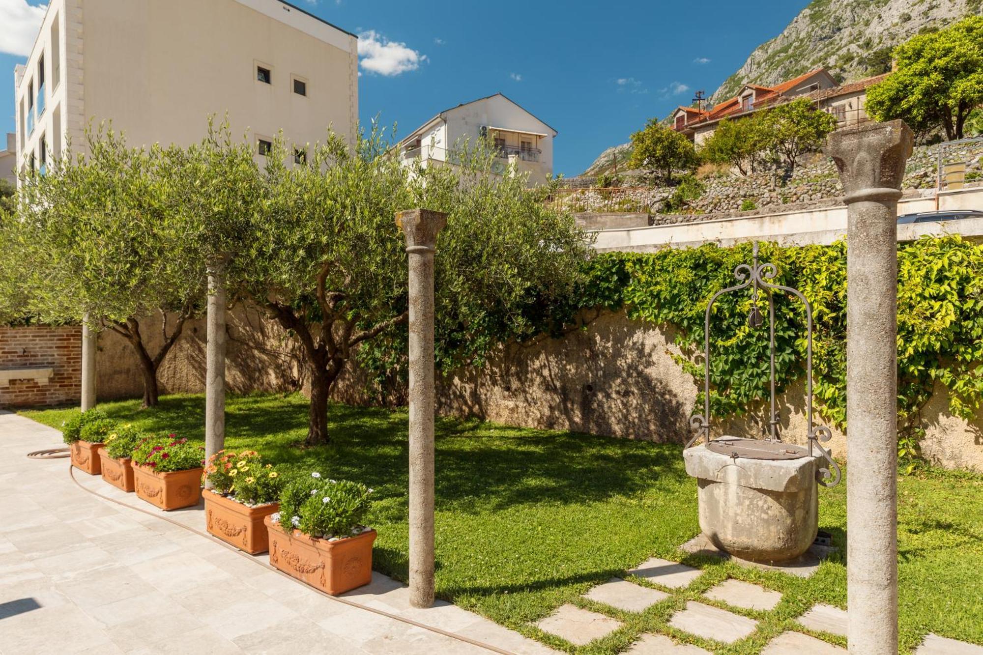 Apartments Los Olivos Kotor Exterior photo