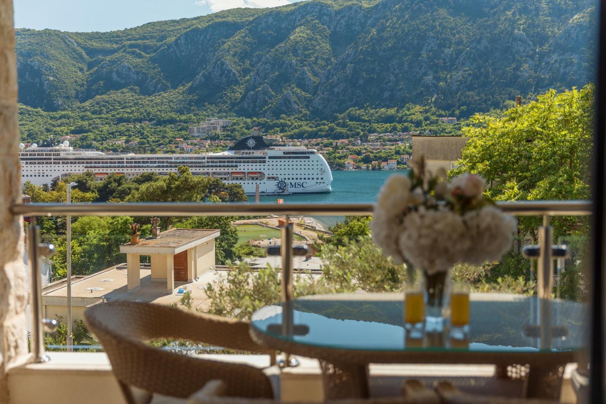 Apartments Los Olivos Kotor Exterior photo