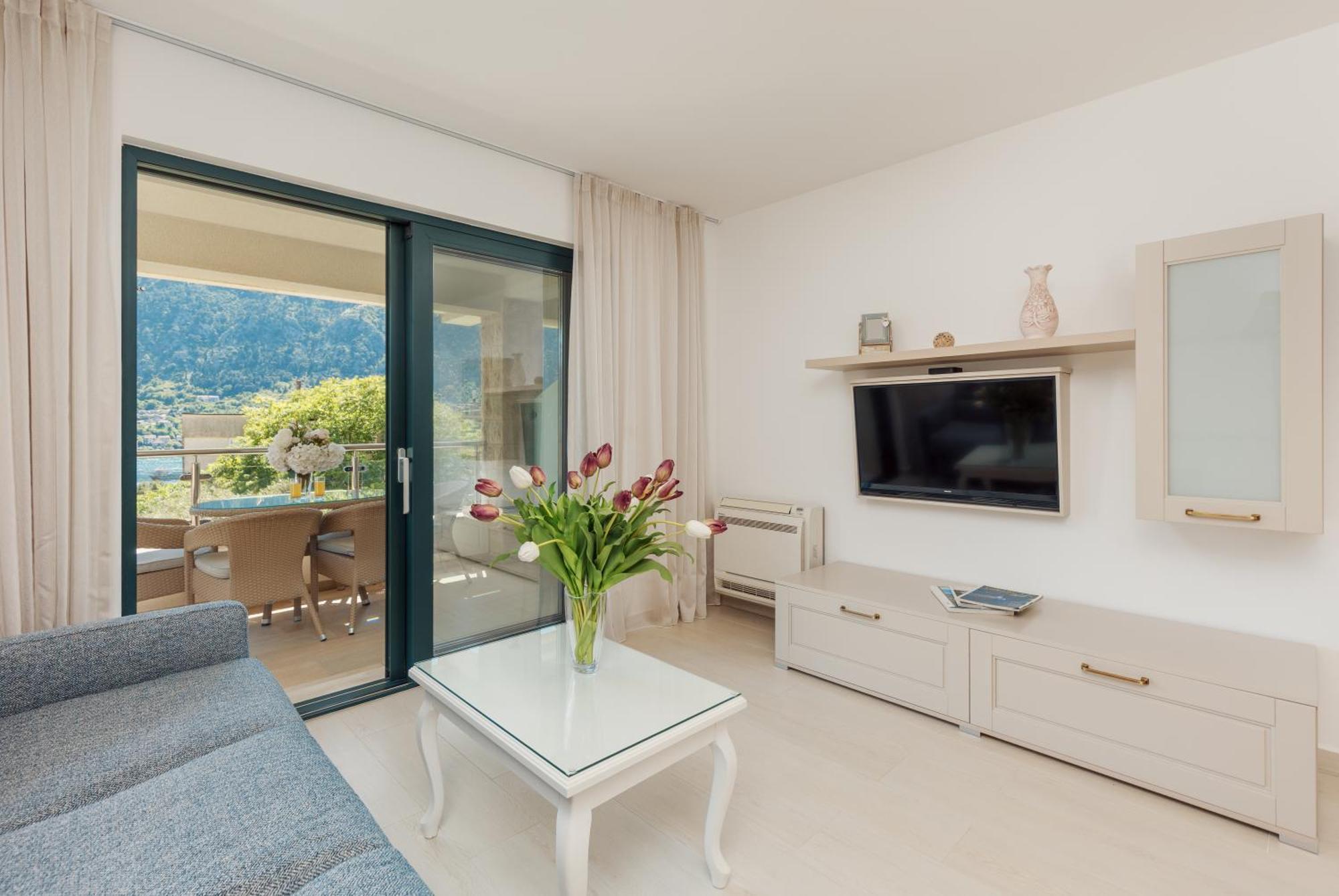 Apartments Los Olivos Kotor Exterior photo